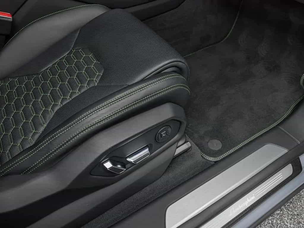 Lamborghini Urus 07/2020-photo-13