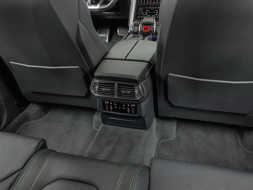 Lamborghini Urus 07/2020-photo-16