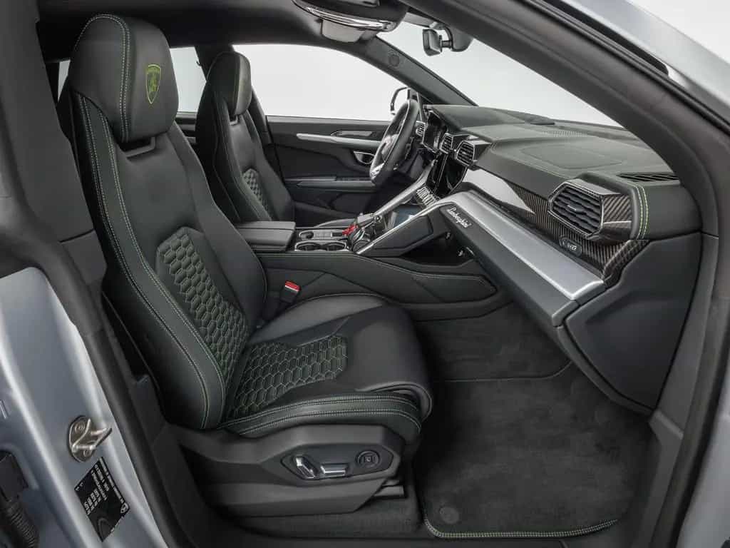 Lamborghini Urus 07/2020-photo-9