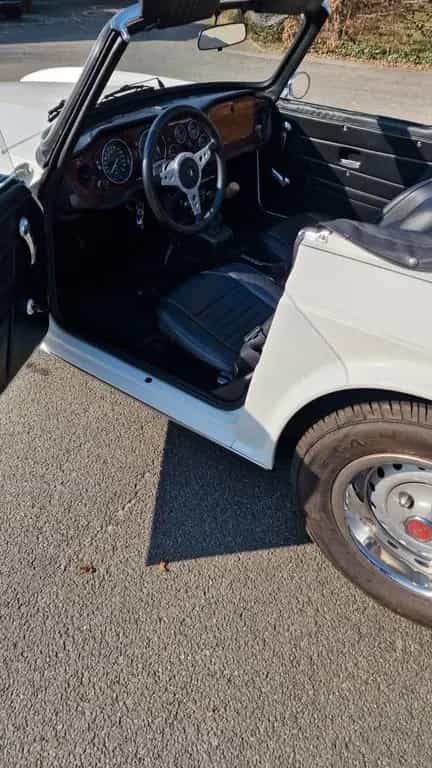 Triumph TR6 09/1976-photo-14