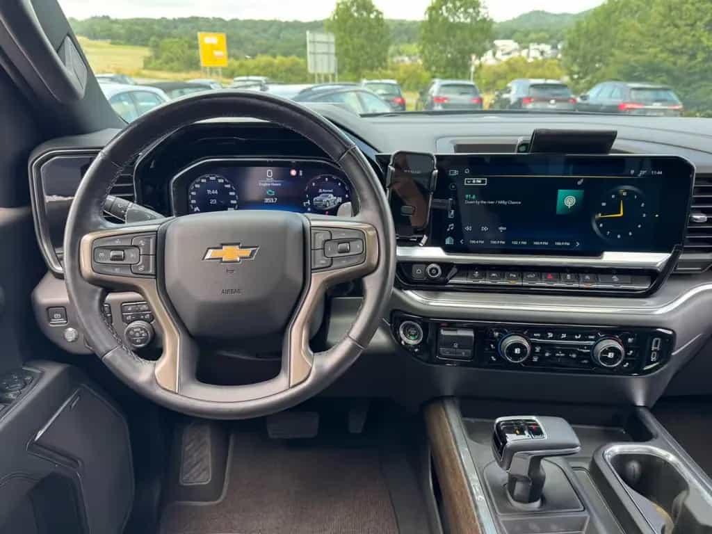 Chevrolet Silverado High Country 11/2023-photo-11