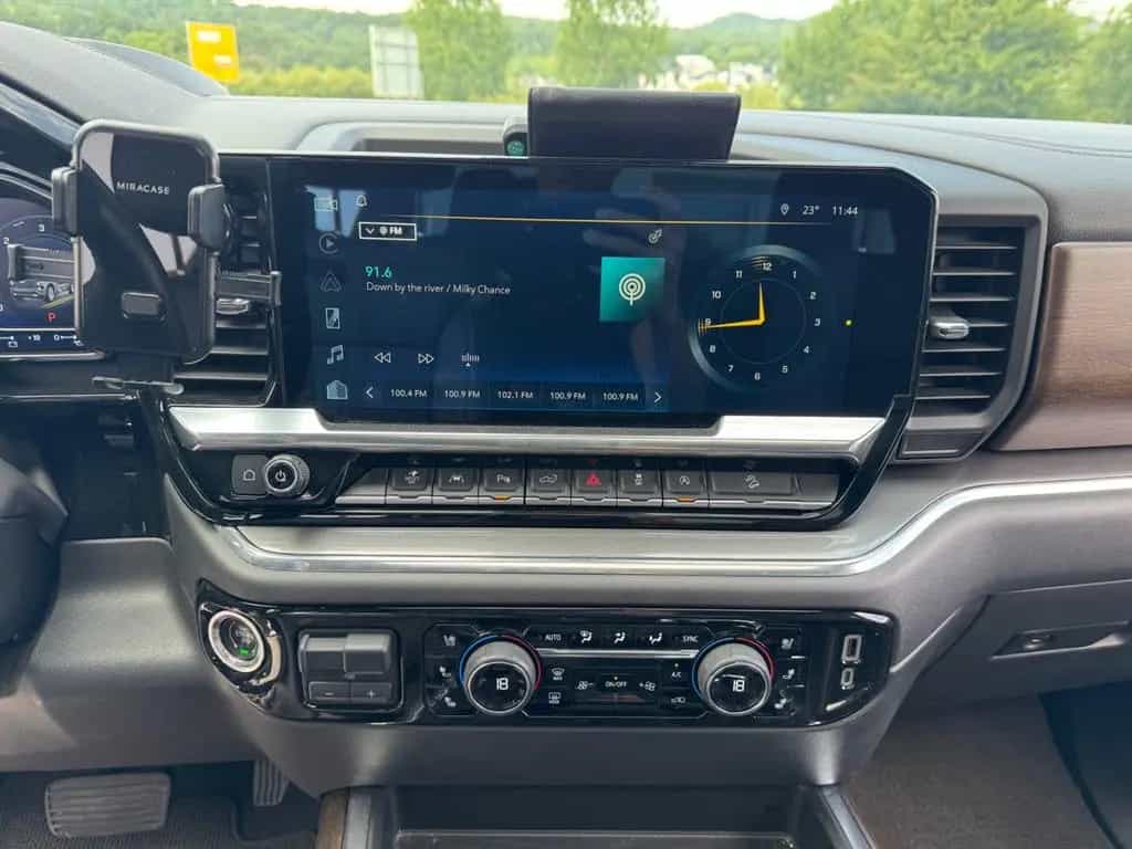 Chevrolet Silverado High Country 11/2023-photo-14