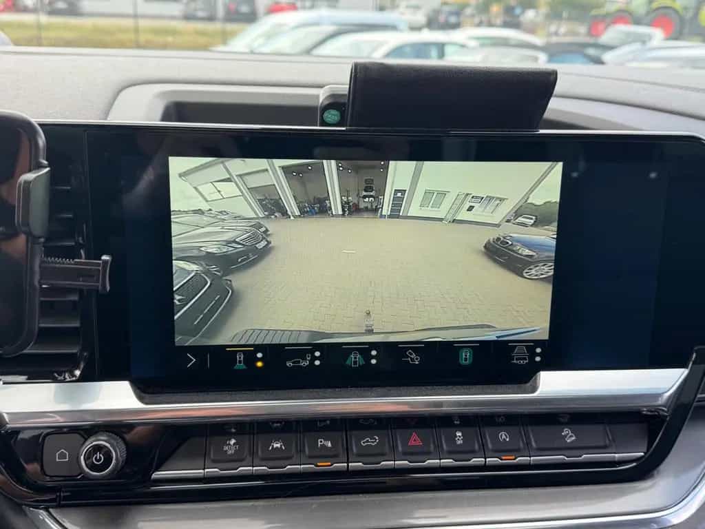 Chevrolet Silverado High Country 11/2023-photo-16