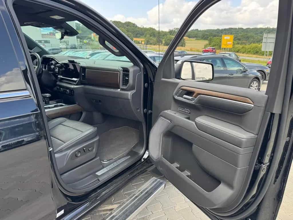 Chevrolet Silverado High Country 11/2023-photo-19