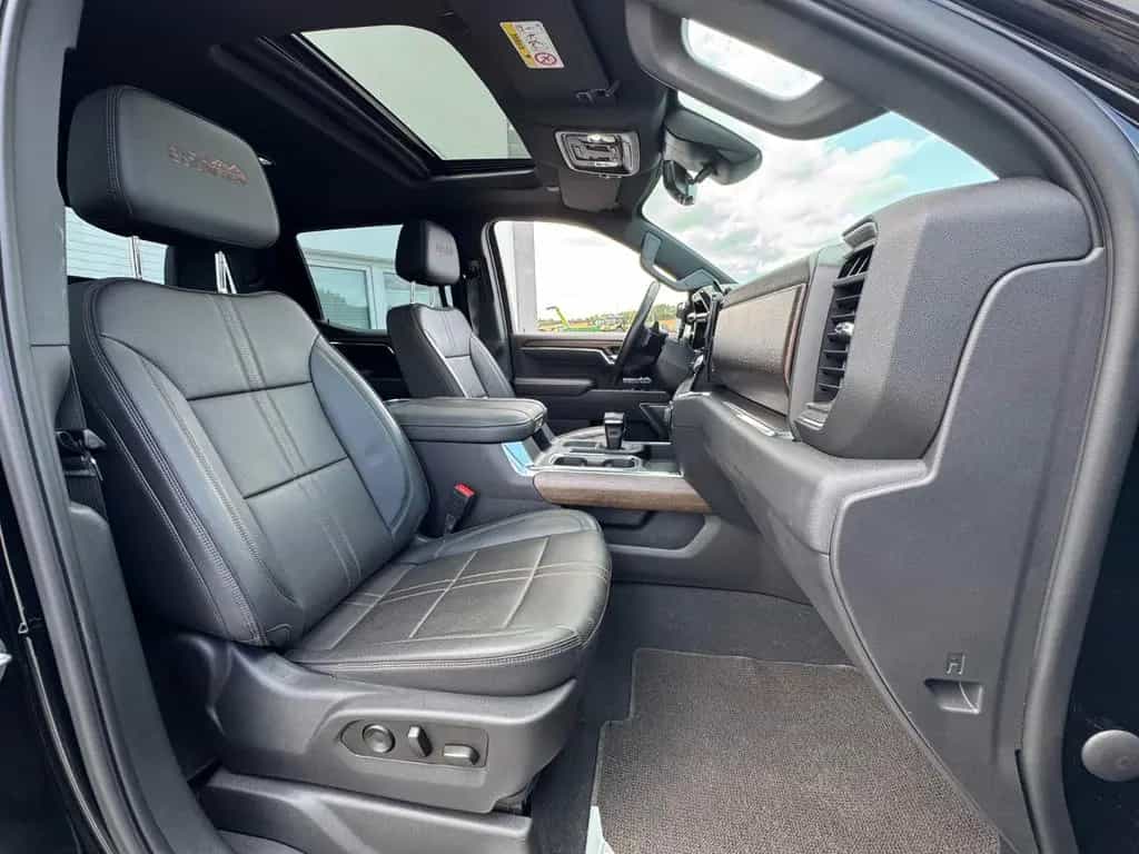 Chevrolet Silverado High Country 11/2023-photo-21