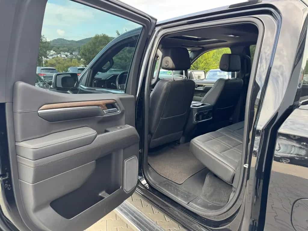 Chevrolet Silverado High Country 11/2023-photo-22