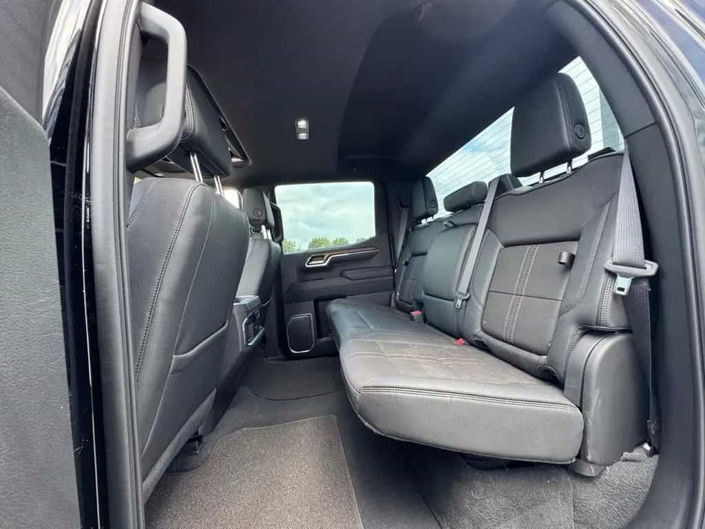 Chevrolet Silverado High Country 11/2023-photo-23