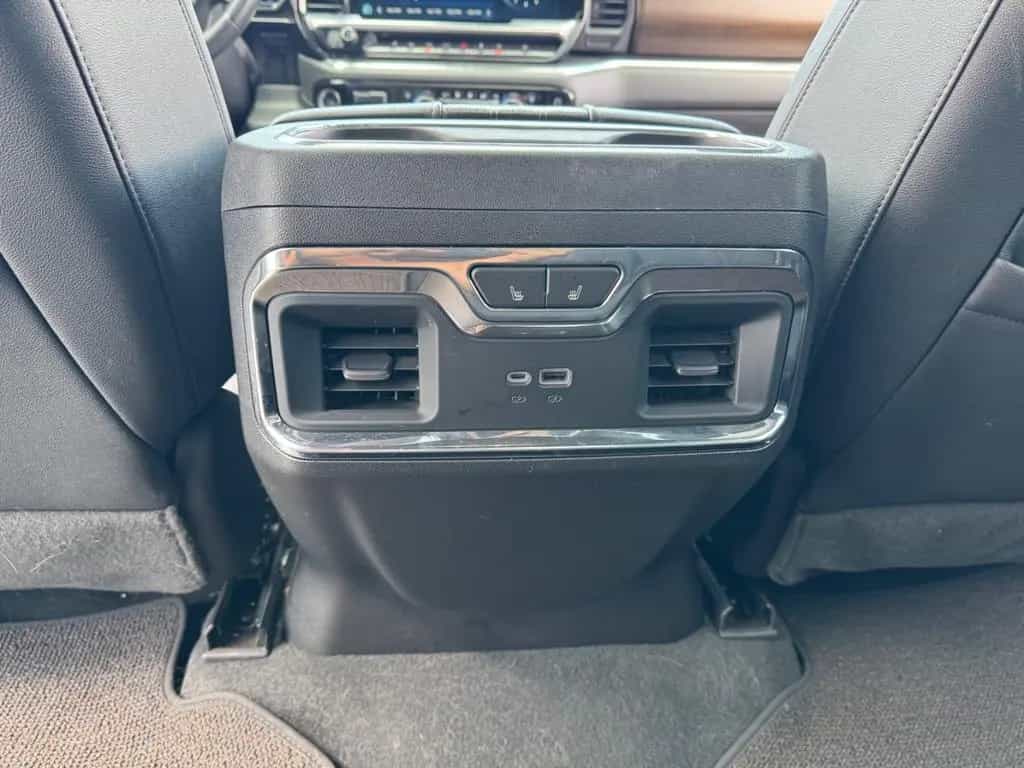 Chevrolet Silverado High Country 11/2023-photo-24