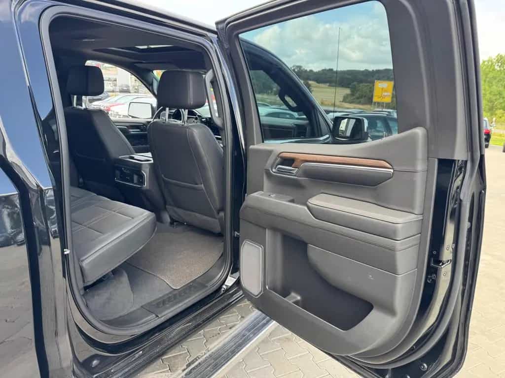Chevrolet Silverado High Country 11/2023-photo-25