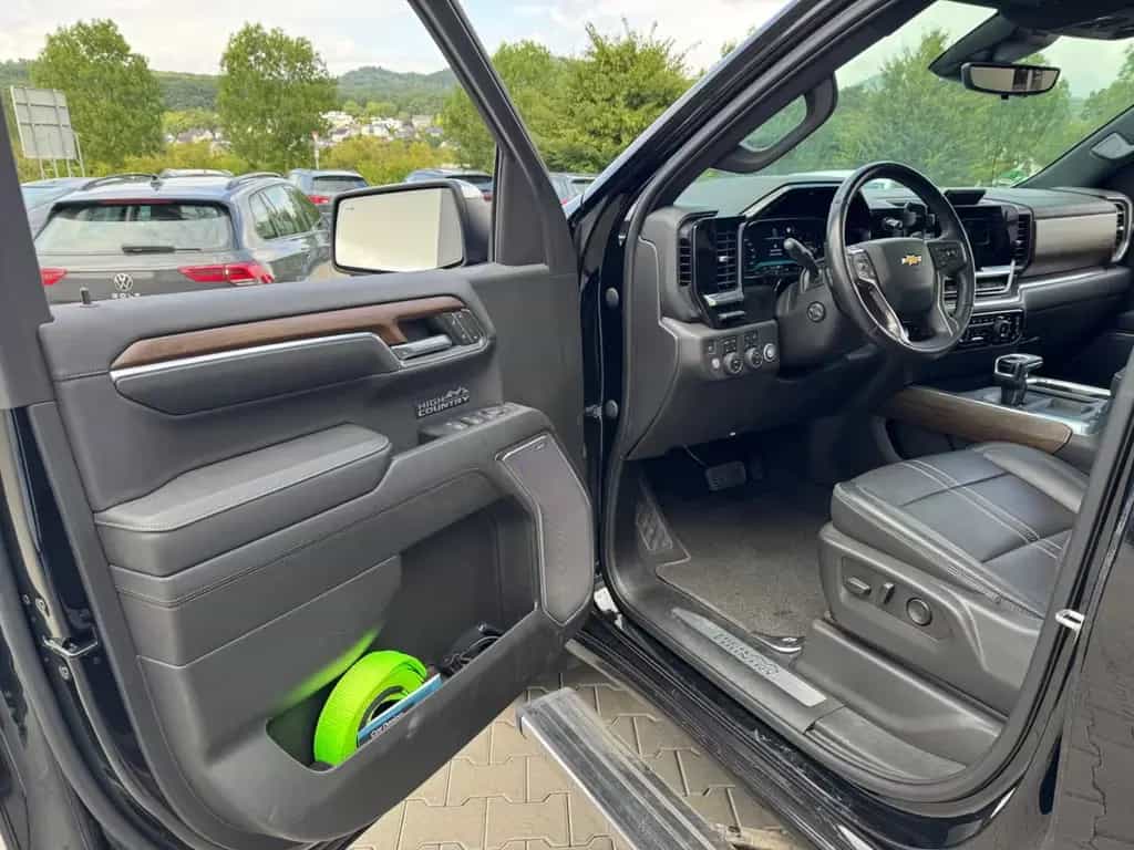 Chevrolet Silverado High Country 11/2023-photo-8