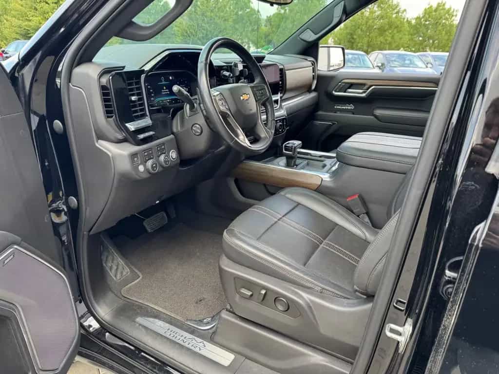Chevrolet Silverado High Country 11/2023-photo-9