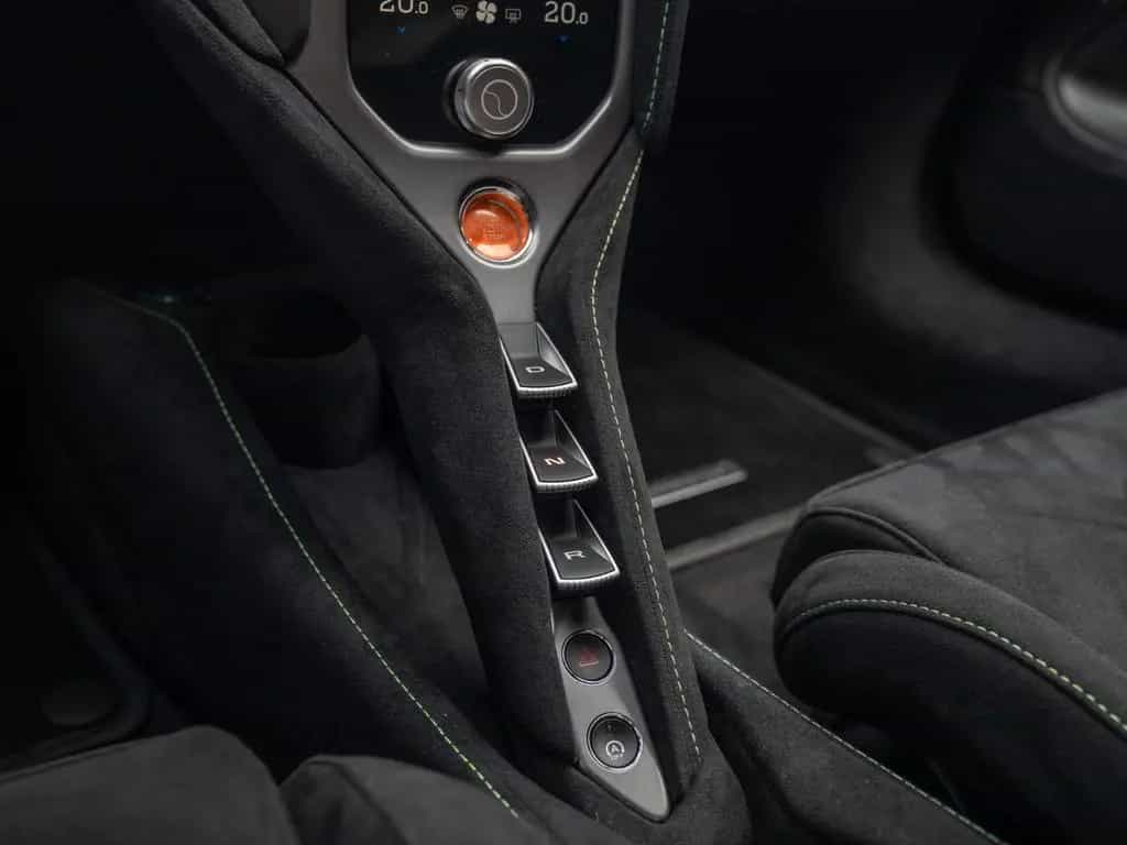 McLaren 750S Coupé | Mantis Green | Carbon Exterior 06/2025-photo-14