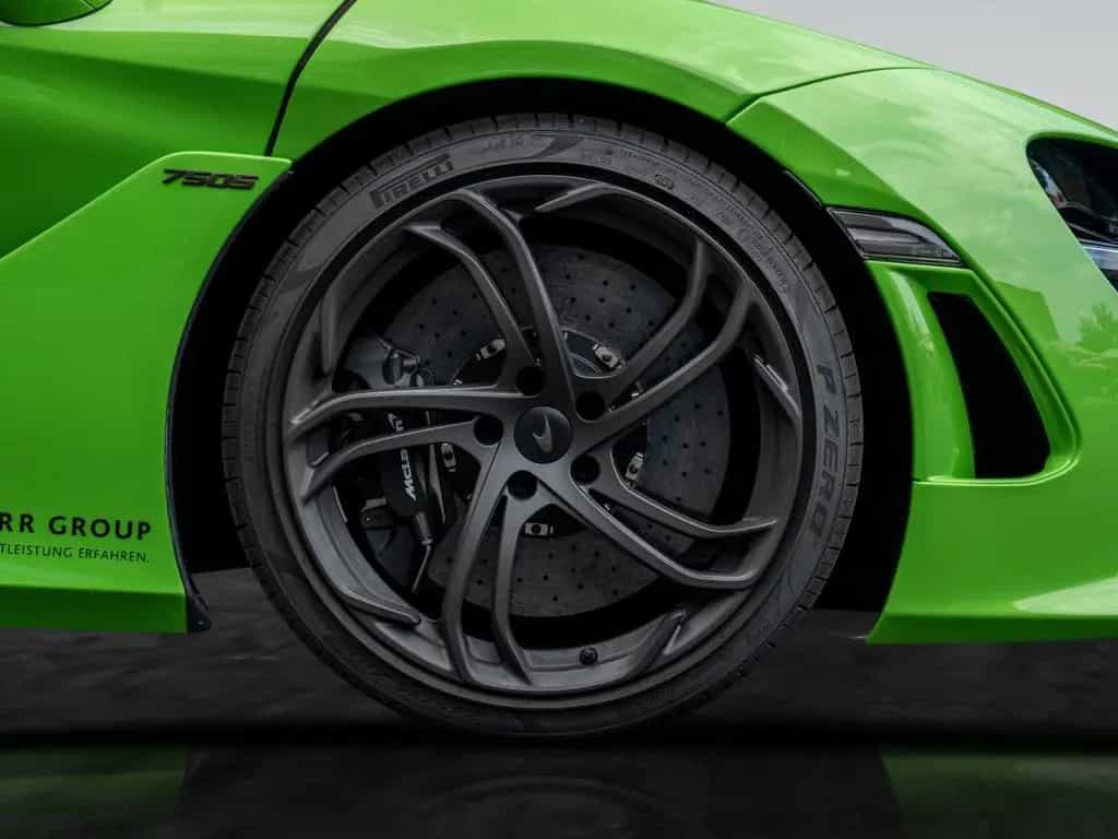 McLaren 750S Coupé | Mantis Green | Carbon Exterior 06/2025-photo-8