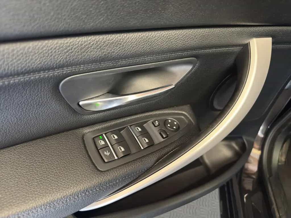 BMW 3 Series 320i Gran Turismo Advantage LED/NAVI/PDC/LEDER 03/2017-photo-12