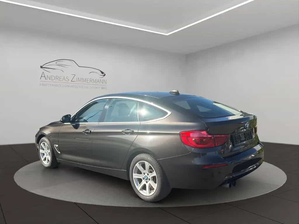BMW 3 Series 320i Gran Turismo Advantage LED/NAVI/PDC/LEDER 03/2017-photo-4