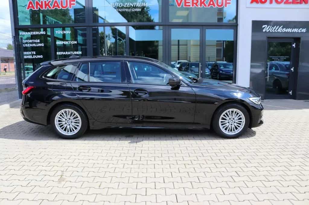 BMW 320 d xDrive Touring SportLine ShadowLine Head Up 11/2020-photo-10