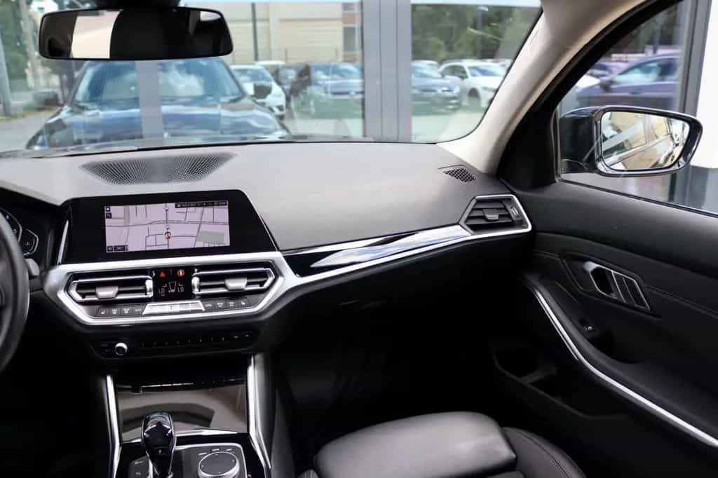 BMW 320 d xDrive Touring SportLine ShadowLine Head Up 11/2020-photo-19