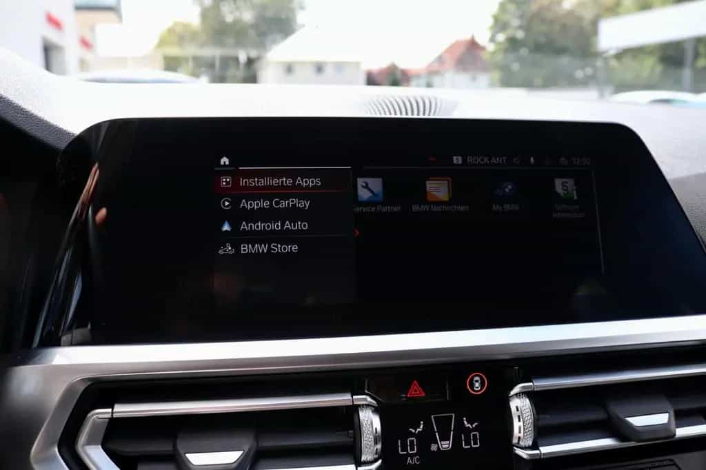 BMW 320 d xDrive Touring SportLine ShadowLine Head Up 11/2020-photo-28