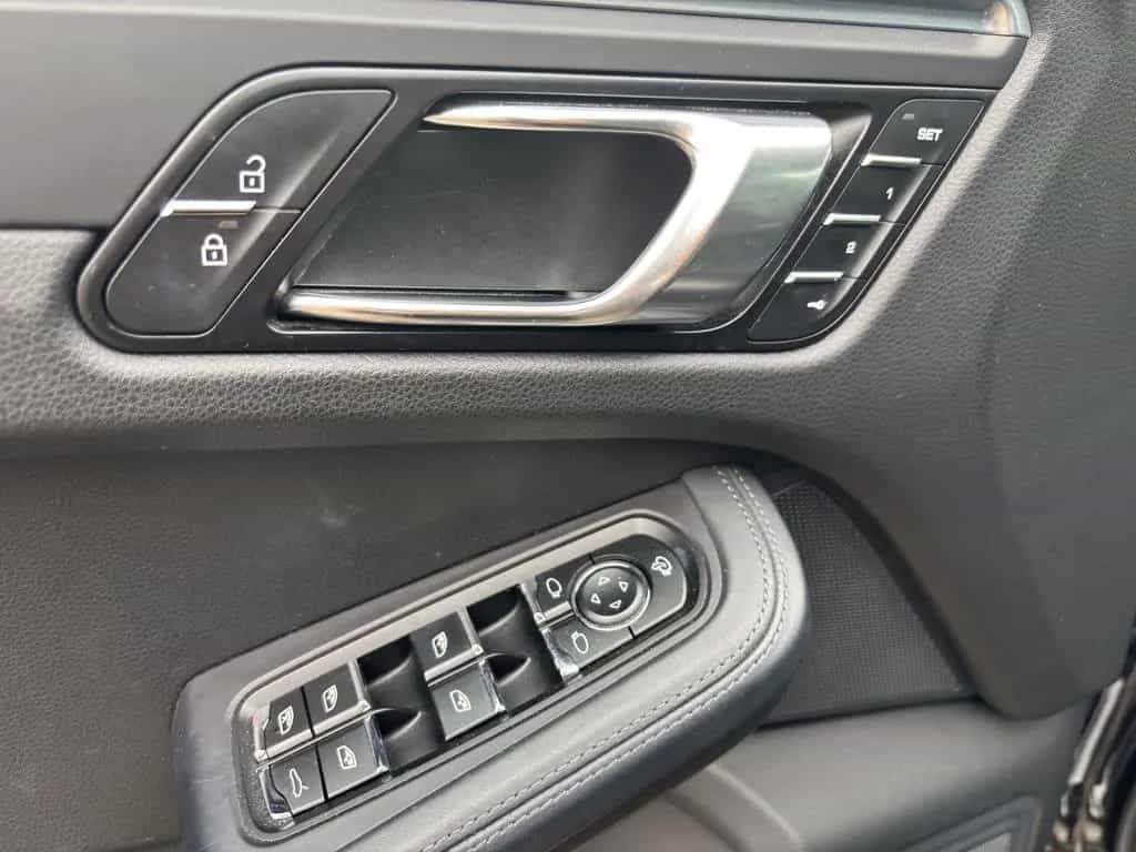 Porsche Macan /LED/Kamera/Allrad/Bose/Pano/1.Hd/Approved 12/2021-photo-8