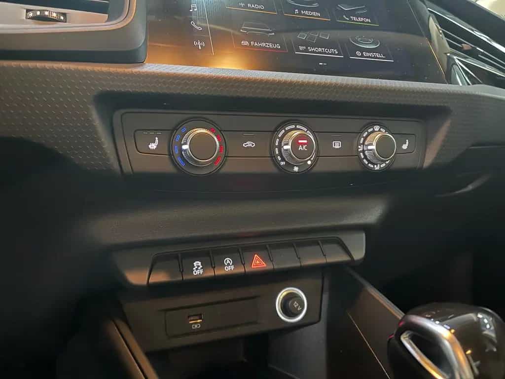 Audi A1 Sportback 30 TFSI/ DigitalTacho/ACC/1.HAND 03/2019-photo-17