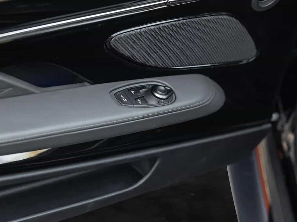 Aston Martin DB12 Volante | Onyx Black | Duotone Interieur 02/2026-photo-29