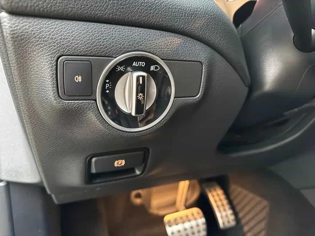 Mercedes-Benz CLA-Class 250 Shooting Brake 4-Matik AMG-Line*LED*Pano 06/2018-photo-15