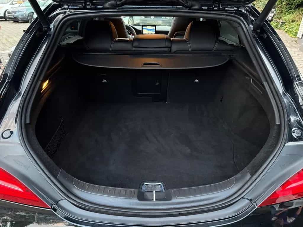 Mercedes-Benz CLA-Class 250 Shooting Brake 4-Matik AMG-Line*LED*Pano 06/2018-photo-27