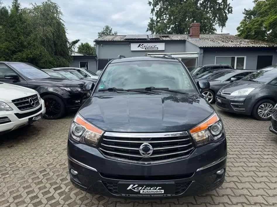 Ssangyong Rodius nur 108TKM-7 Sitzer-Leder-Kamera-Automati 07/2017-photo-1