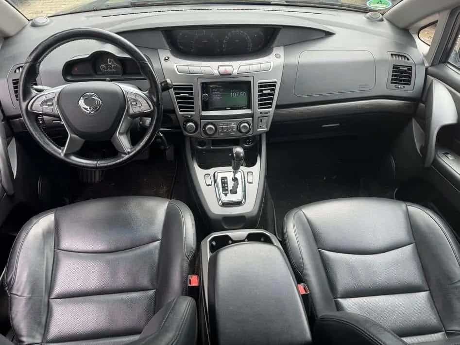 Ssangyong Rodius nur 108TKM-7 Sitzer-Leder-Kamera-Automati 07/2017-photo-11