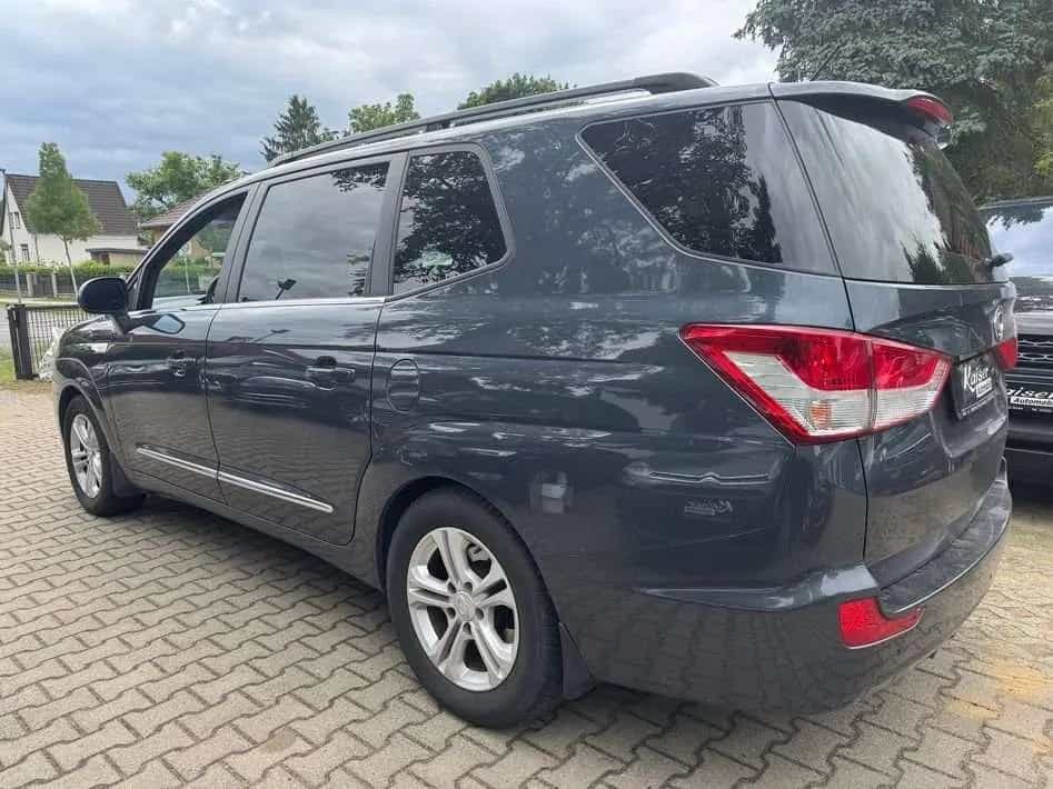 Ssangyong Rodius nur 108TKM-7 Sitzer-Leder-Kamera-Automati 07/2017-photo-4
