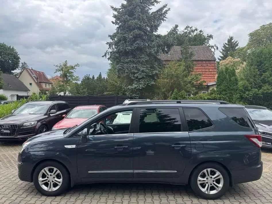 Ssangyong Rodius nur 108TKM-7 Sitzer-Leder-Kamera-Automati 07/2017-photo-6