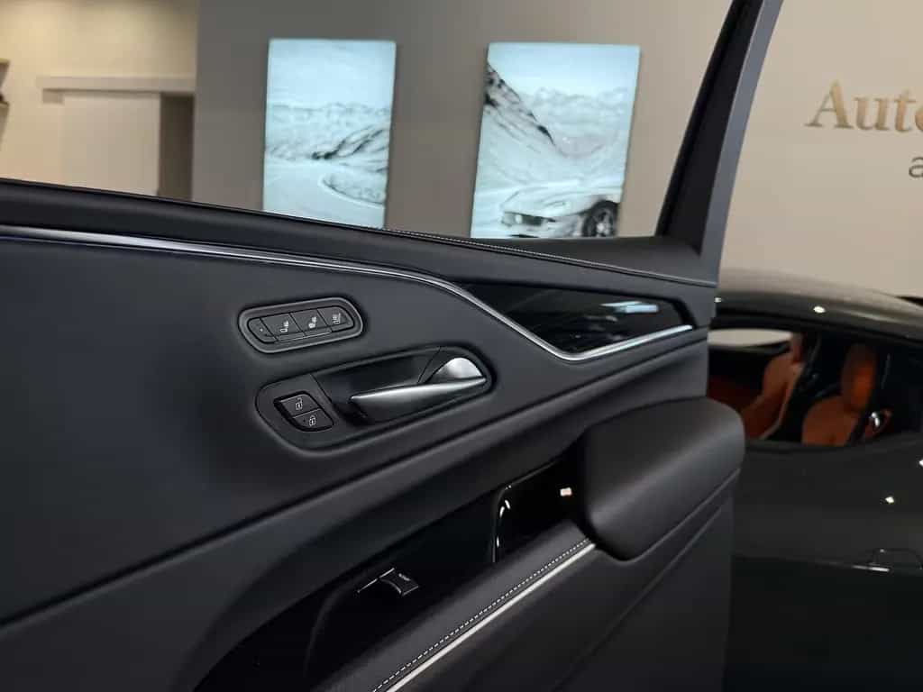 Cadillac Escalade V-Series 2024|6.2 V8 Supercharged|682PS null-photo-26