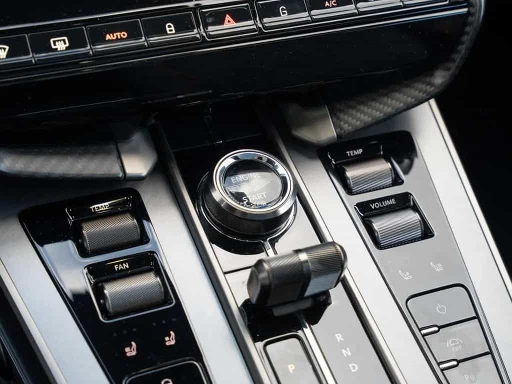Aston Martin Vanquish Vorführwagen 01/2025-photo-36