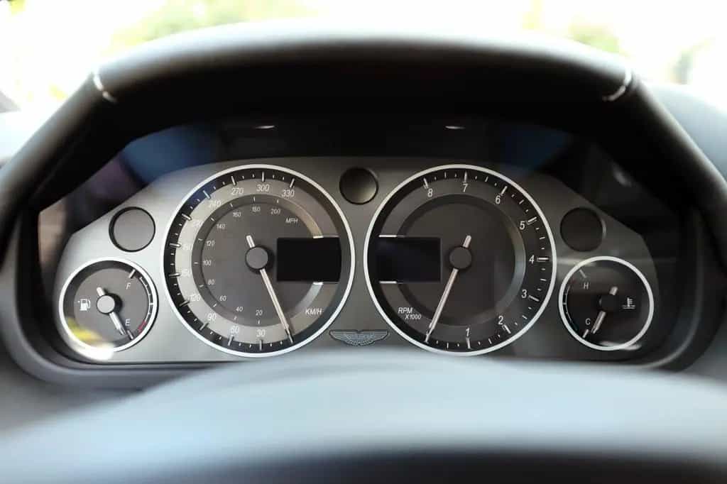 Aston Martin V12 Vantage - aus priv. Sammlung - Inspektion NE 10/2009-photo-8