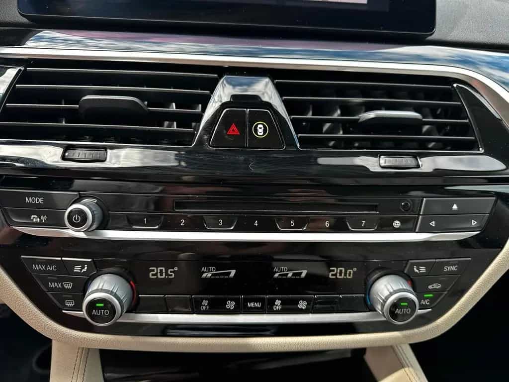BMW 5 Series 520i Touring Luxury Line HiFi, Kamera, Keyless 12/2019-photo-22