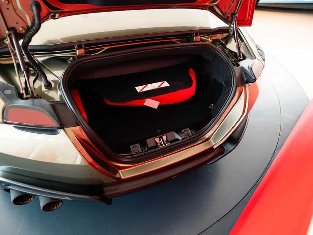 Ferrari Roma Spider MagneRide*360°-View*LED-Lenkrad 05/2024-photo-13