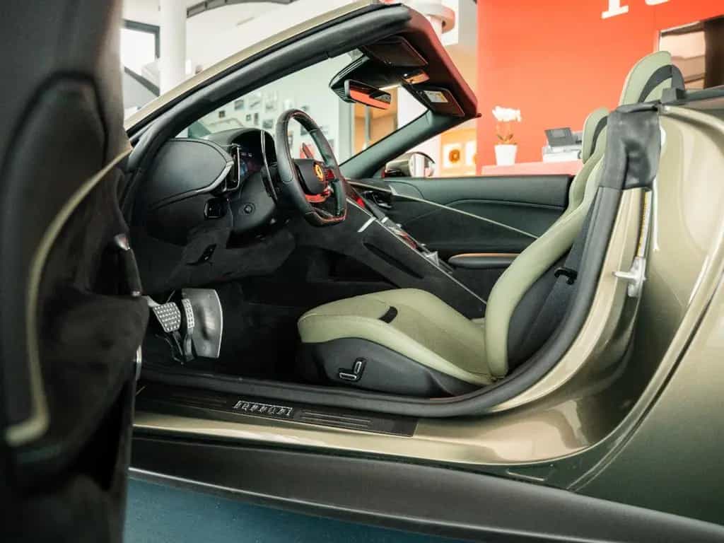 Ferrari Roma Spider MagneRide*360°-View*LED-Lenkrad 05/2024-photo-17