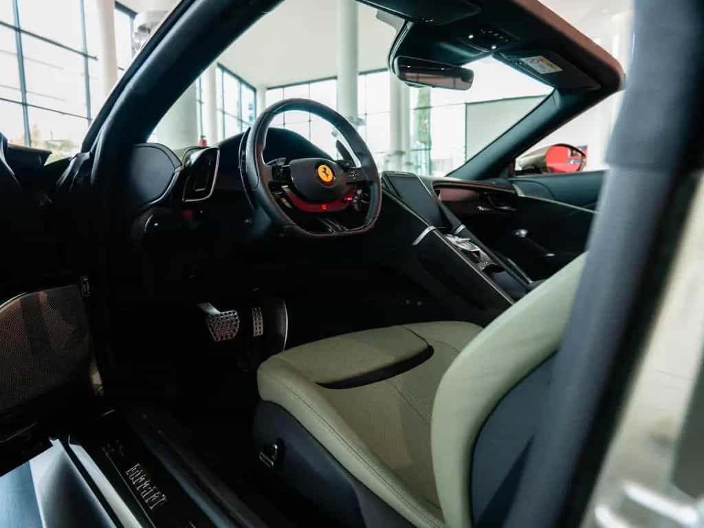 Ferrari Roma Spider MagneRide*360°-View*LED-Lenkrad 05/2024-photo-19