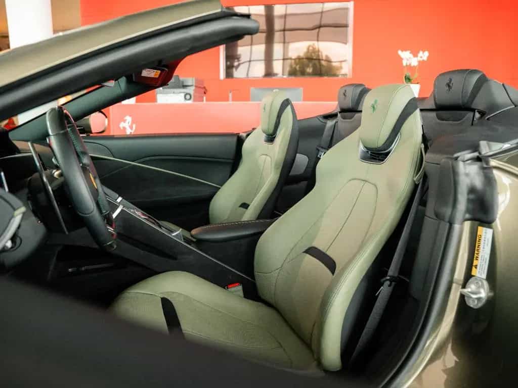 Ferrari Roma Spider MagneRide*360°-View*LED-Lenkrad 05/2024-photo-27