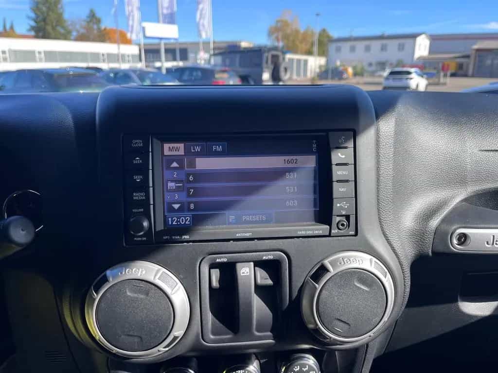 Jeep Wrangler Unlimited Sahara 2,8l CRD AUTOM. 05/2017-photo-19