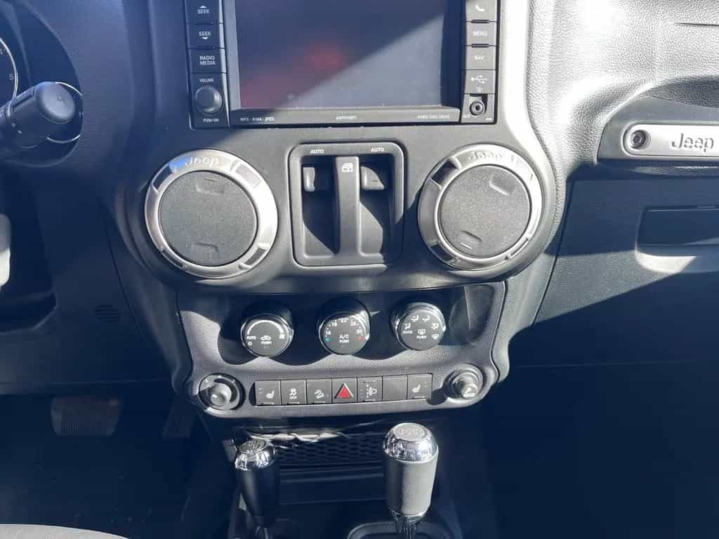 Jeep Wrangler Unlimited Sahara 2,8l CRD AUTOM. 05/2017-photo-20