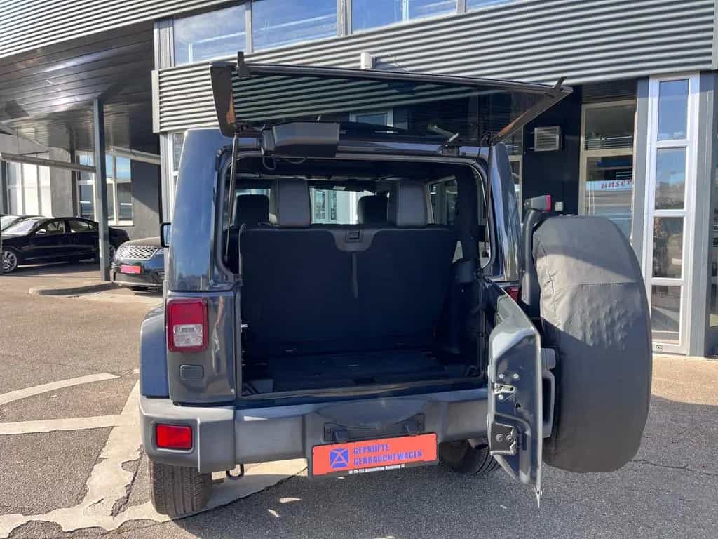 Jeep Wrangler Unlimited Sahara 2,8l CRD AUTOM. 05/2017-photo-9