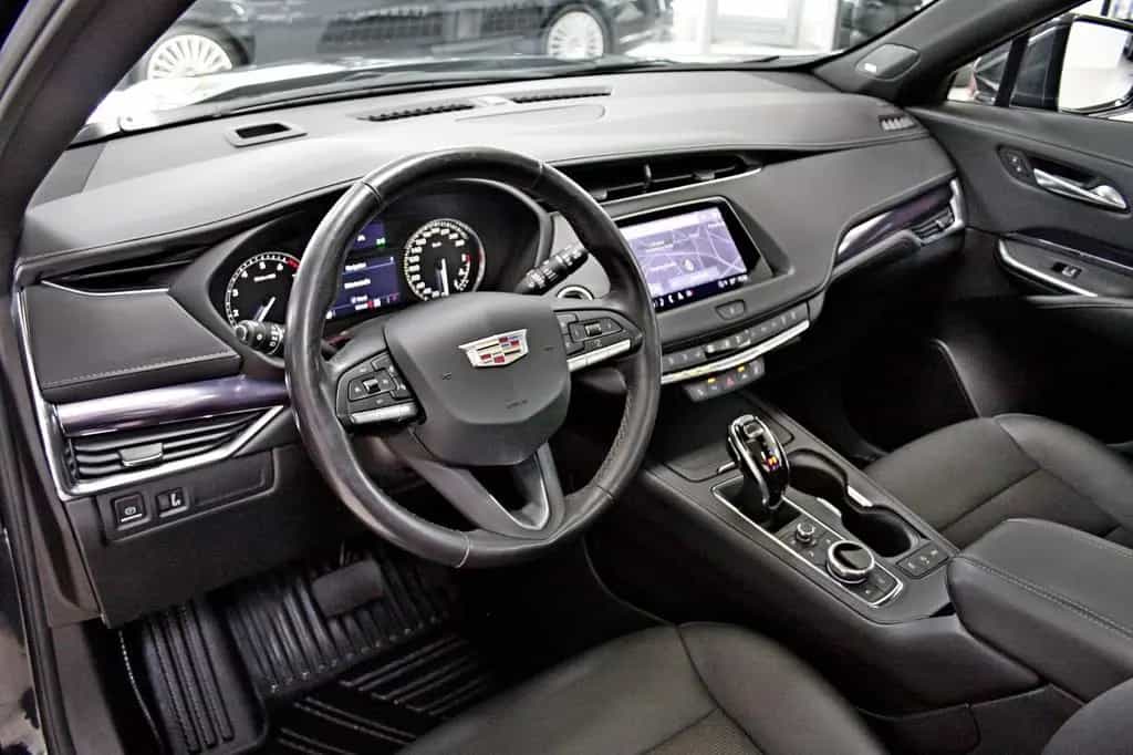Cadillac XT4 350T AWD LUXURY PANO KAMERA TOTW SPUR BOSE 10/2022-photo-10