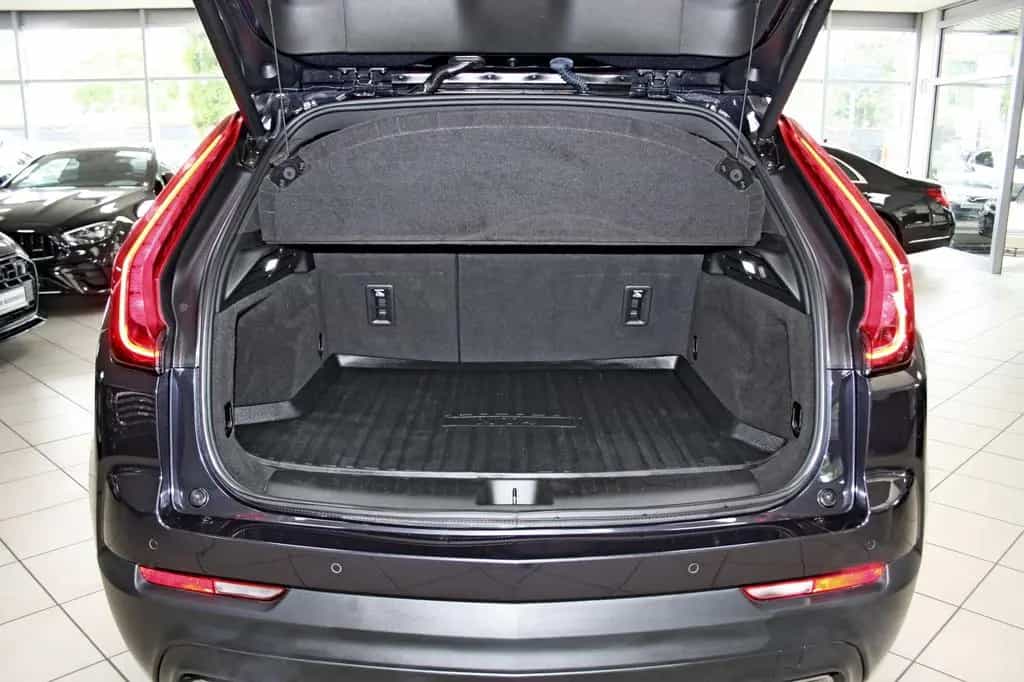 Cadillac XT4 350T AWD LUXURY PANO KAMERA TOTW SPUR BOSE 10/2022-photo-22