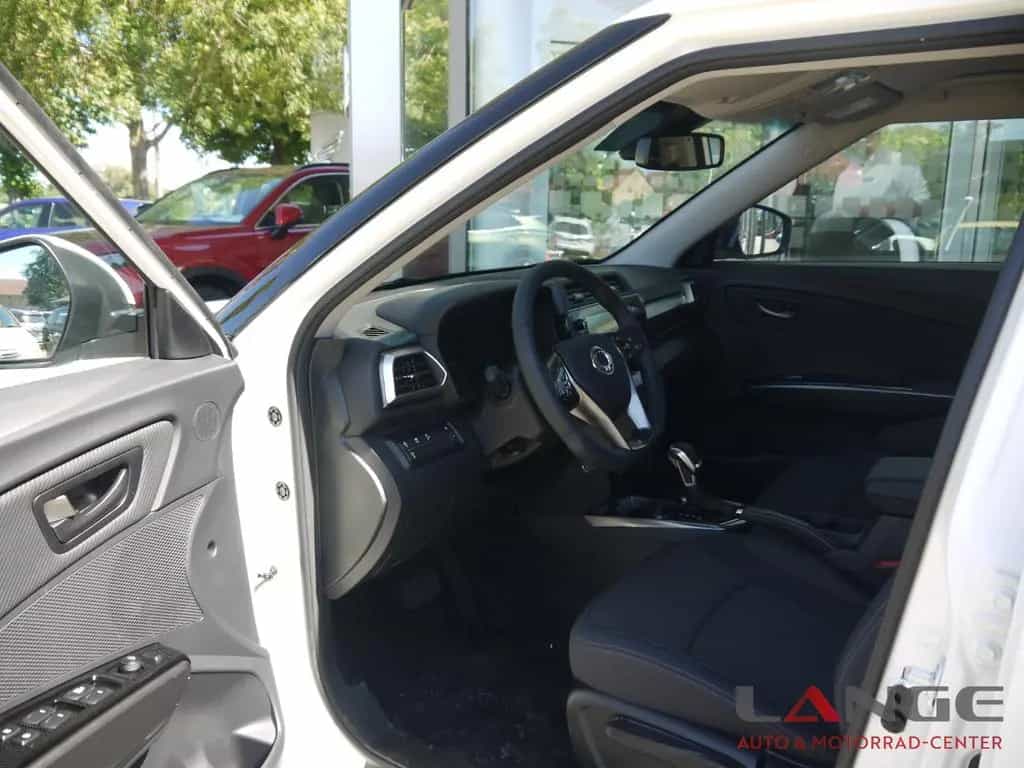 KGM Tivoli 1.5 T-GDi Nomad Navi SHZ Temp Tel.-Vorb. null-photo-9