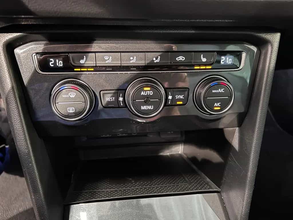 Volkswagen Tiguan 2.0TSI DSG 4MOTION Highline R-LINE AHK 02/2019-photo-26