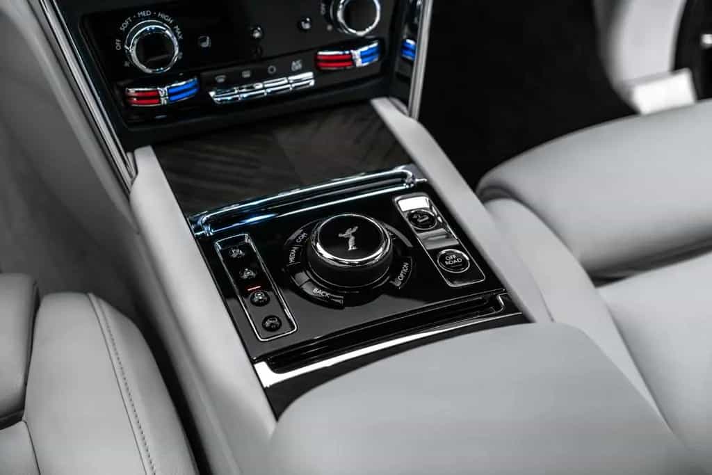 Rolls-Royce Cullinan *Night*Asists*AHK*360° 09/2020-photo-17