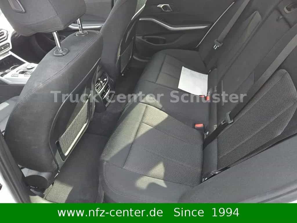 BMW 320 d xDrive Business Navigation PDC 10/2022-photo-16