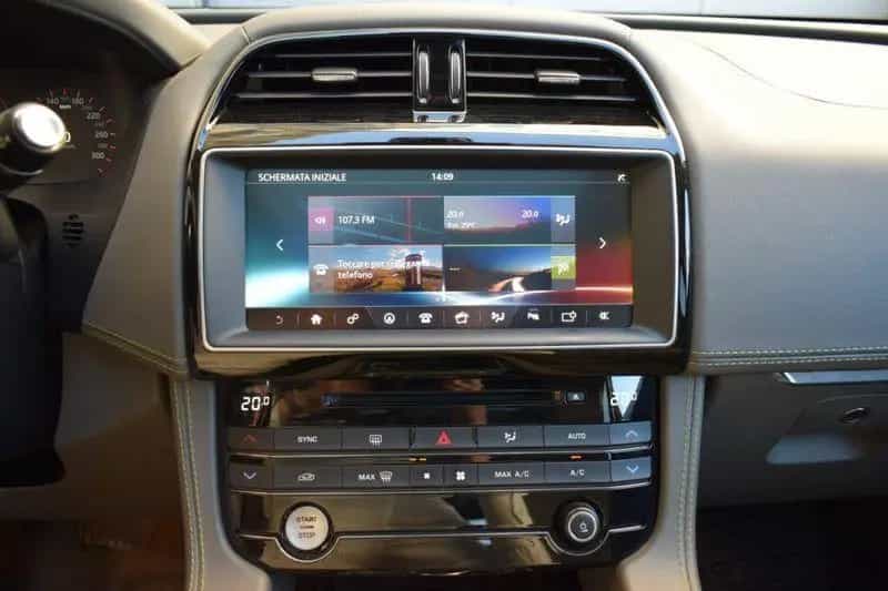 Jaguar F-Pace 3.0 D V6 300 CV AWD aut. R-Sport 09/2016-photo-9