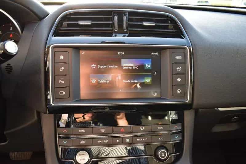 Jaguar F-Pace 2.0 D 180 CV AWD aut. R-Sport MOTO 07/2018-photo-11